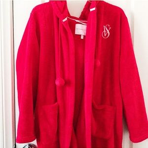 Red VS robe